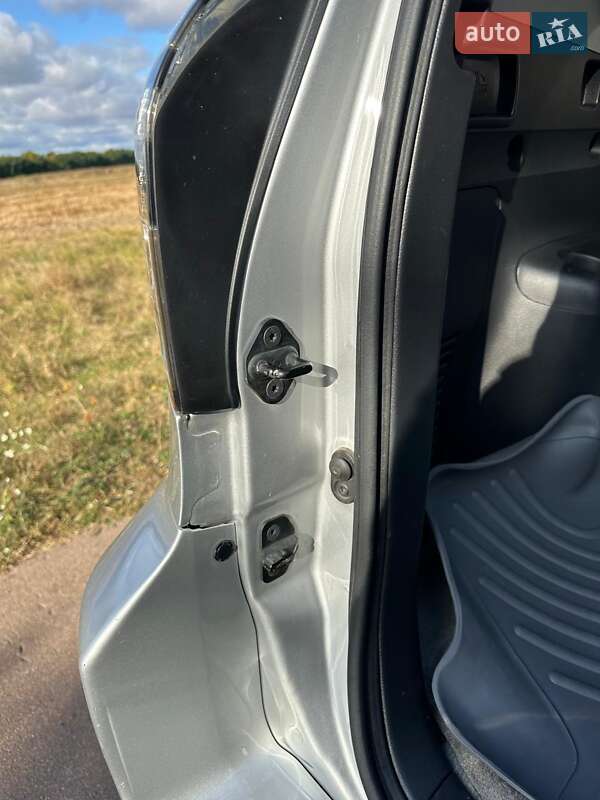 Внедорожник / Кроссовер Toyota RAV4 EV 2014 в Киеве