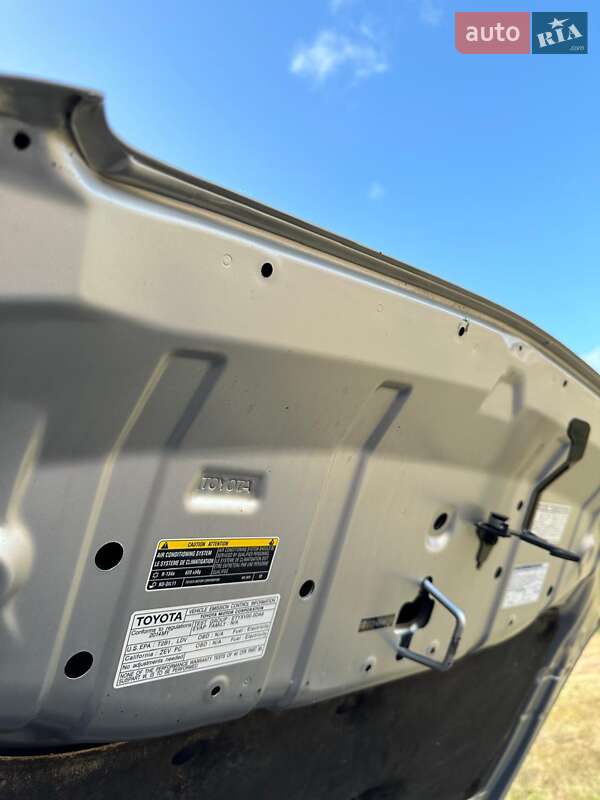 Внедорожник / Кроссовер Toyota RAV4 EV 2014 в Киеве