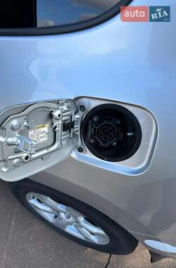 Внедорожник / Кроссовер Toyota RAV4 EV 2014 в 