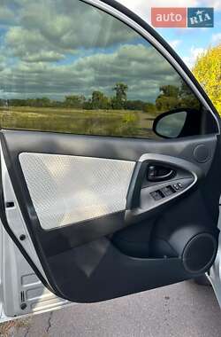 Внедорожник / Кроссовер Toyota RAV4 EV 2014 в 