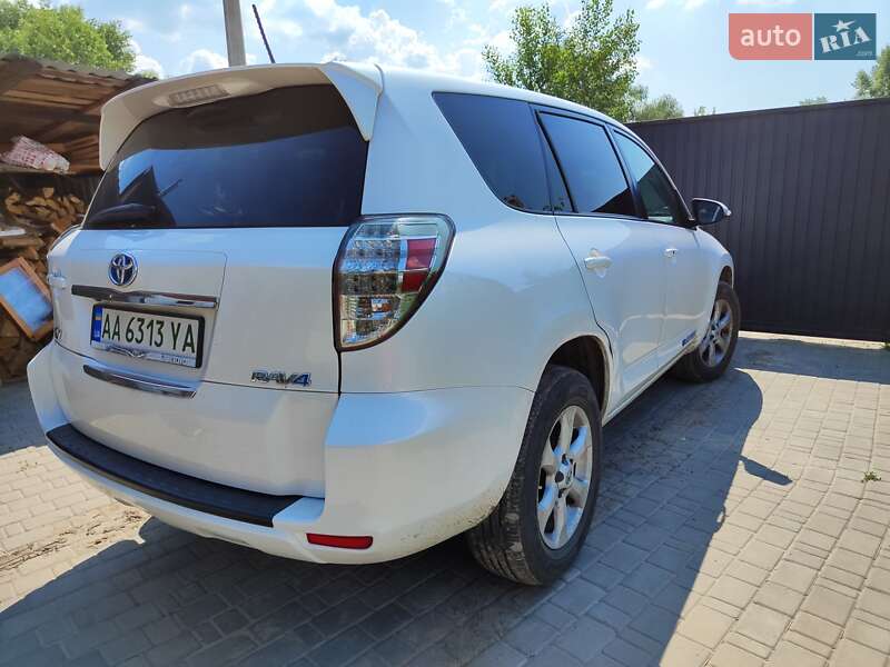 Позашляховик / Кросовер Toyota RAV4 EV 2014 в Києві