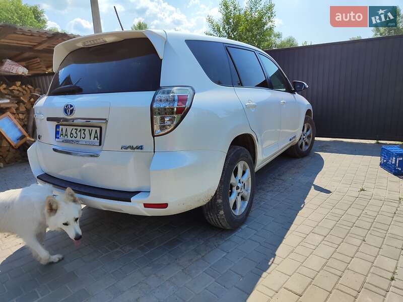 Позашляховик / Кросовер Toyota RAV4 EV 2014 в Києві