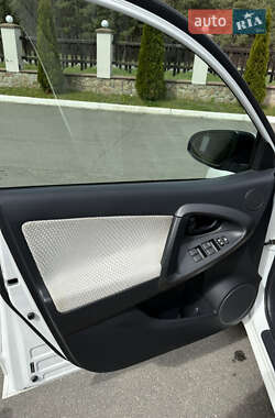 Внедорожник / Кроссовер Toyota RAV4 EV 2013 в 