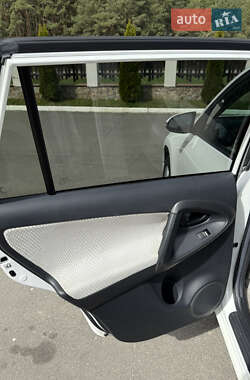 Внедорожник / Кроссовер Toyota RAV4 EV 2013 в 