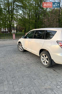 Позашляховик / Кросовер Toyota RAV4 EV 2014 в 