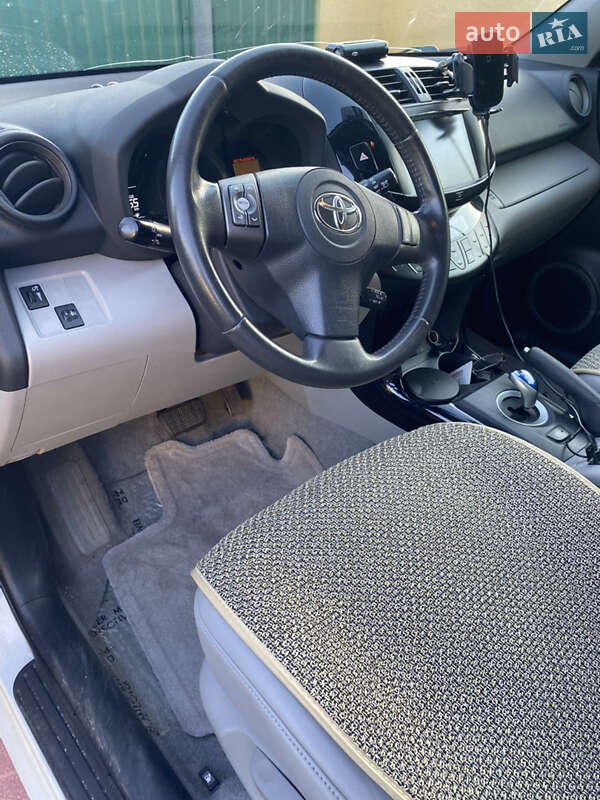 Внедорожник / Кроссовер Toyota RAV4 EV 2014 в Киеве