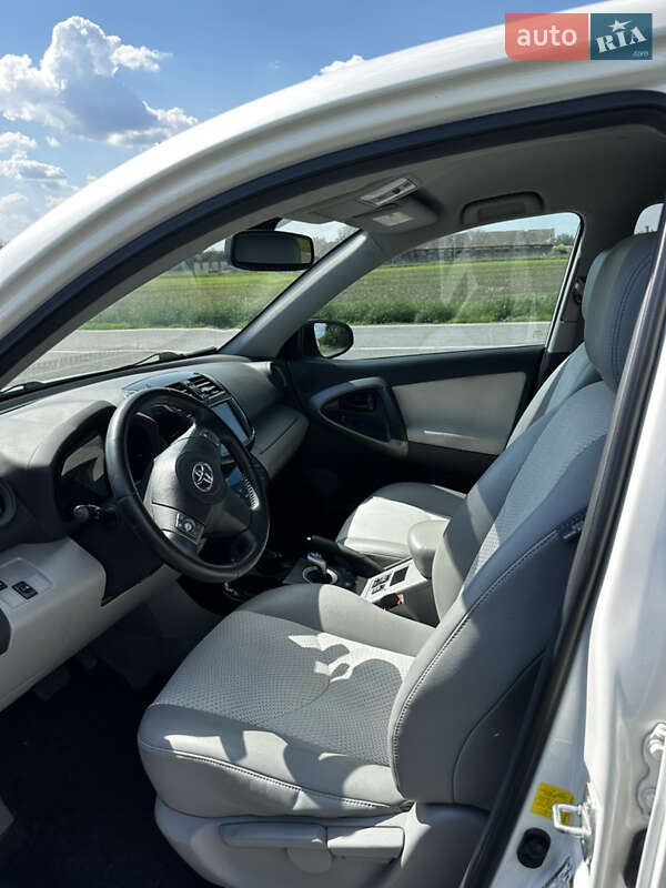 Внедорожник / Кроссовер Toyota RAV4 EV 2013 в Ромнах