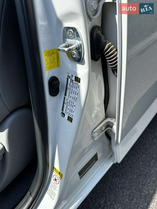 Внедорожник / Кроссовер Toyota RAV4 EV 2013 в Ромнах