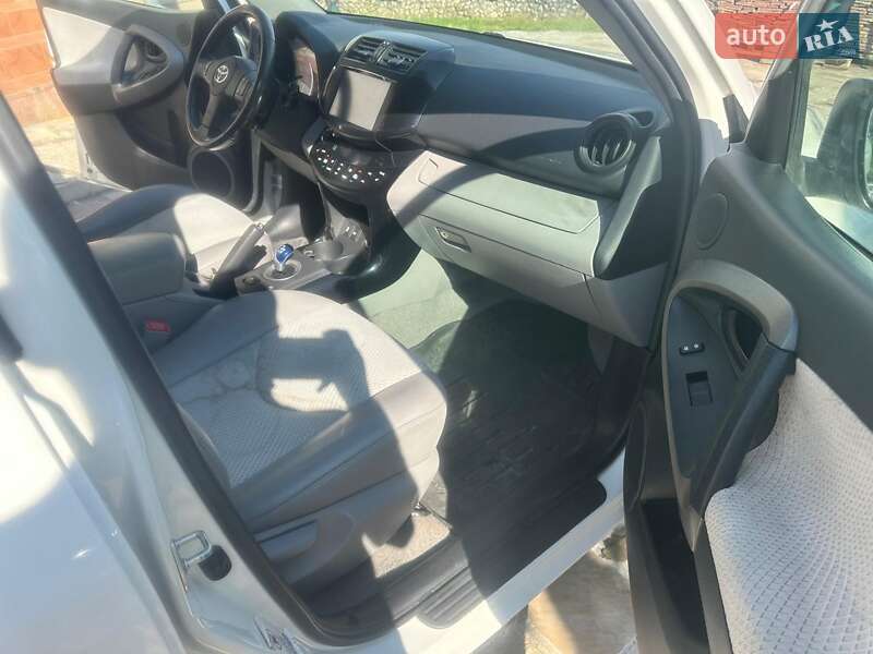 Внедорожник / Кроссовер Toyota RAV4 EV 2013 в Тернополе фото 9 Внедорожник / Кроссовер Toyota RAV4 EV 2013 в Тернополе
