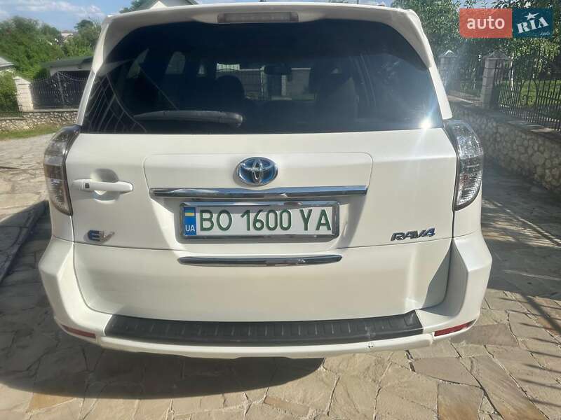 Внедорожник / Кроссовер Toyota RAV4 EV 2013 в Тернополе фото 5 Внедорожник / Кроссовер Toyota RAV4 EV 2013 в Тернополе