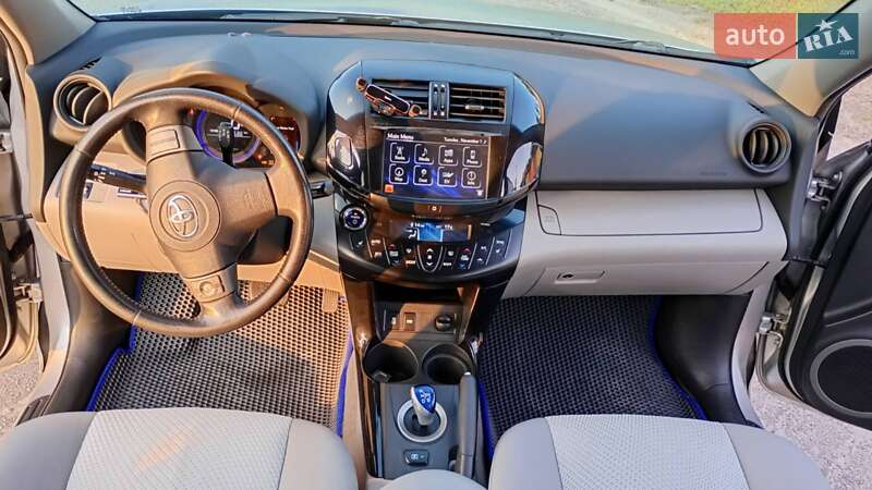 Позашляховик / Кросовер Toyota RAV4 EV 2012 в Києві