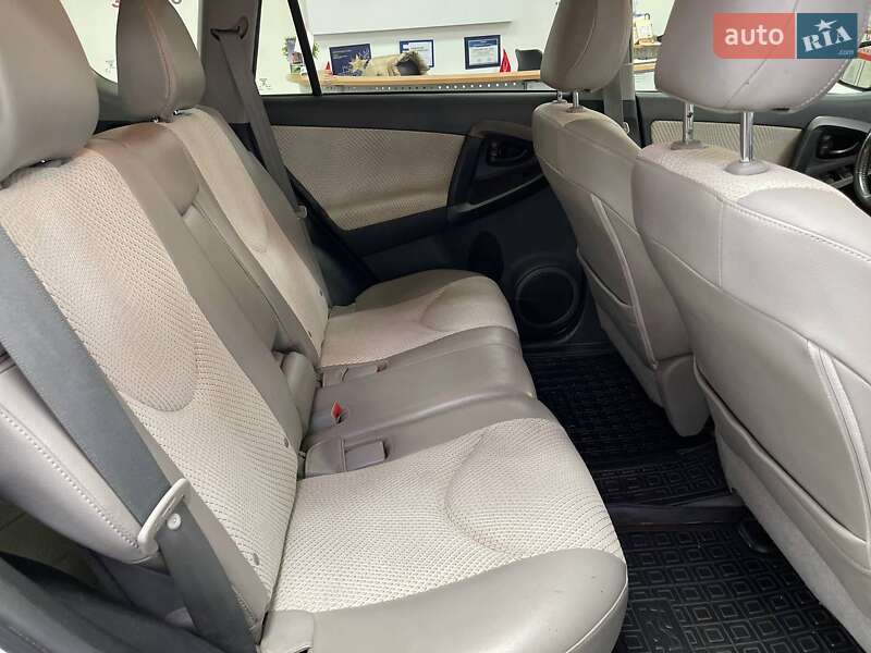 Внедорожник / Кроссовер Toyota RAV4 EV 2013 в Киеве