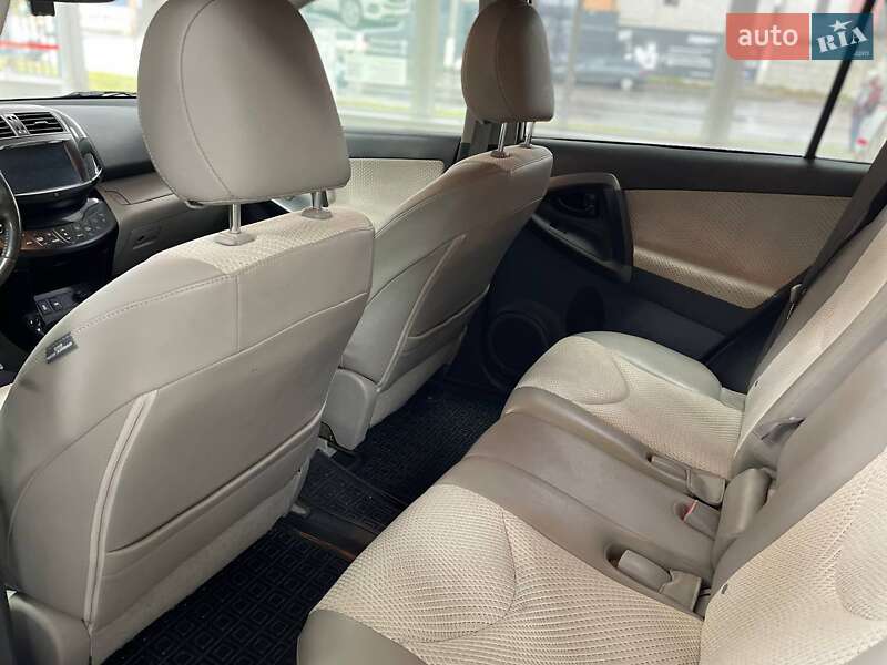 Внедорожник / Кроссовер Toyota RAV4 EV 2013 в Киеве