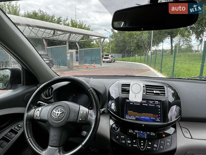 Внедорожник / Кроссовер Toyota RAV4 EV 2014 в Киеве