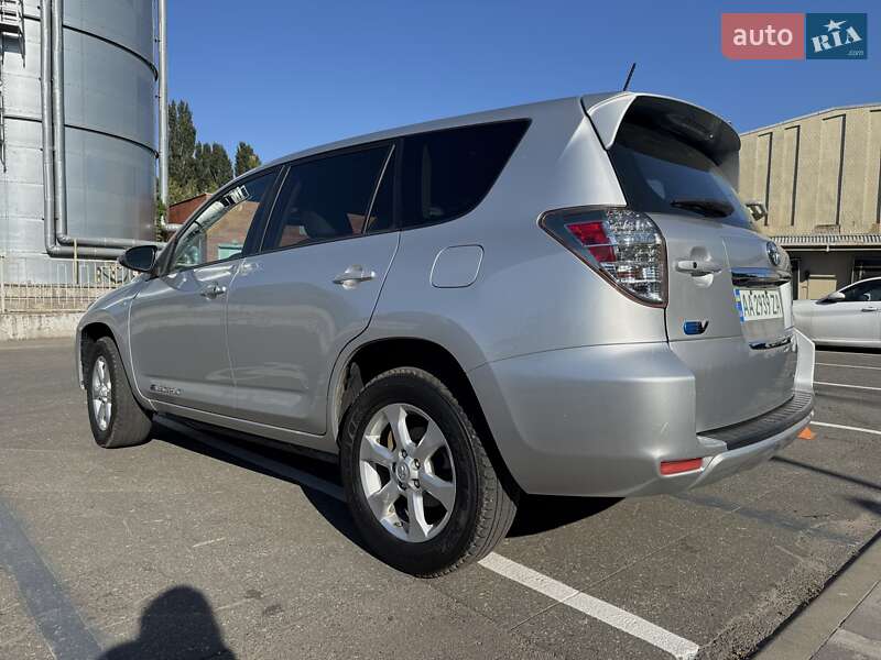 Внедорожник / Кроссовер Toyota RAV4 EV 2013 в Киеве