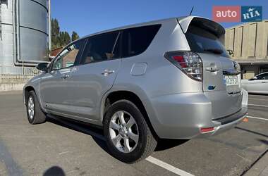 Внедорожник / Кроссовер Toyota RAV4 EV 2013 в 