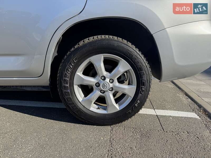 Внедорожник / Кроссовер Toyota RAV4 EV 2013 в Киеве