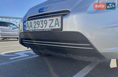 Внедорожник / Кроссовер Toyota RAV4 EV 2013 в 