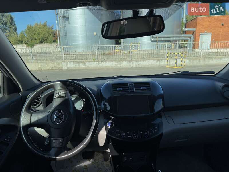 Внедорожник / Кроссовер Toyota RAV4 EV 2013 в Киеве