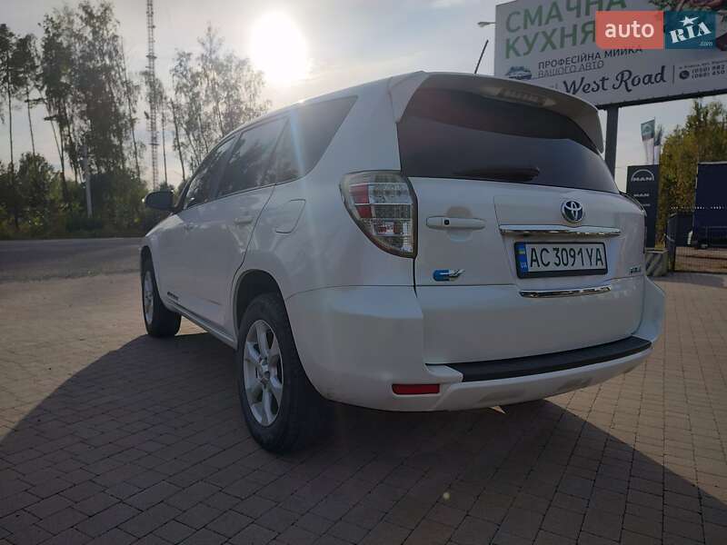 Позашляховик / Кросовер Toyota RAV4 EV 2012 в Ковелі