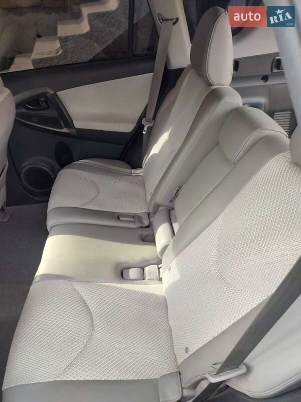 Позашляховик / Кросовер Toyota RAV4 EV 2012 в Ковелі