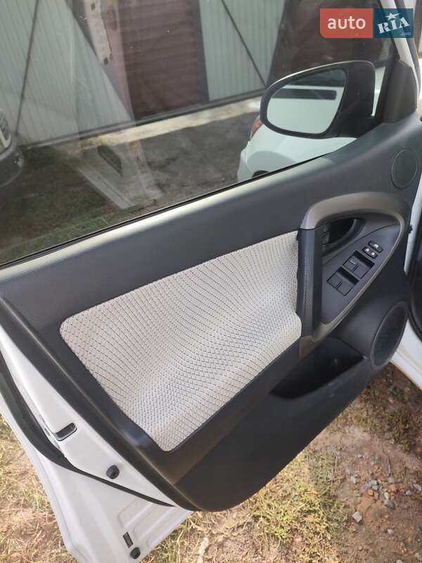 Позашляховик / Кросовер Toyota RAV4 EV 2012 в Ковелі