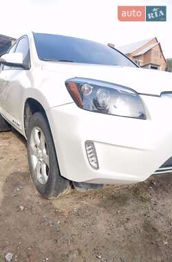 Внедорожник / Кроссовер Toyota RAV4 EV 2012 в 
