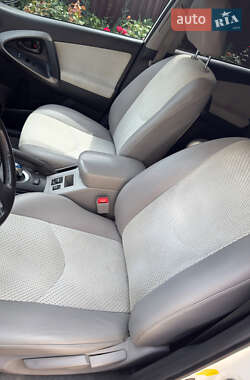 Внедорожник / Кроссовер Toyota RAV4 EV 2013 в 