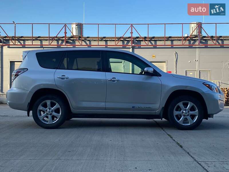Внедорожник / Кроссовер Toyota RAV4 EV 2012 в Киеве