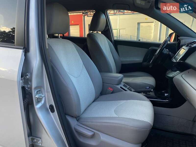 Внедорожник / Кроссовер Toyota RAV4 EV 2012 в Киеве