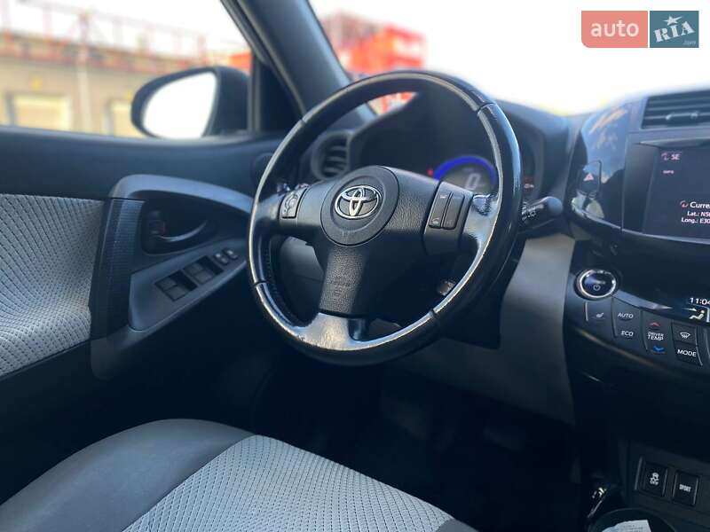 Внедорожник / Кроссовер Toyota RAV4 EV 2012 в Киеве