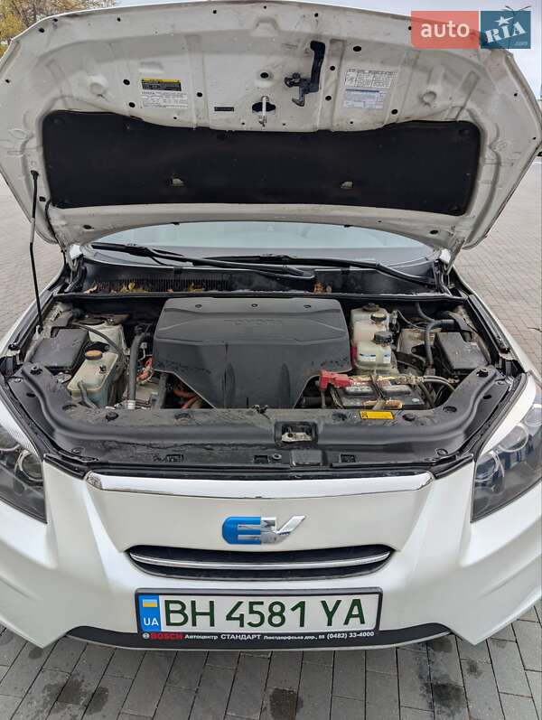 Внедорожник / Кроссовер Toyota RAV4 EV 2014 в Одессе фото 14 Внедорожник / Кроссовер Toyota RAV4 EV 2014 в Одессе