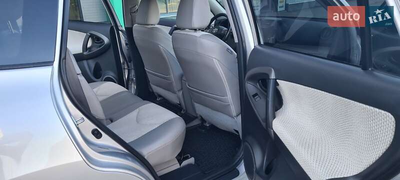 Позашляховик / Кросовер Toyota RAV4 EV 2014 в Нововолинську фото 16 Позашляховик / Кросовер Toyota RAV4 EV 2014 в Нововолинську