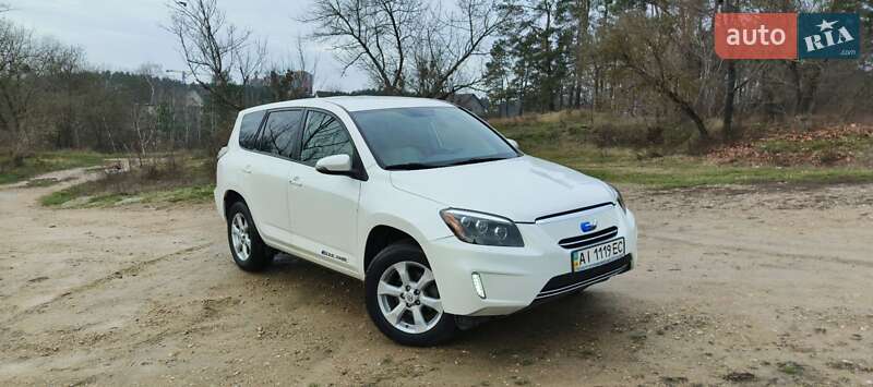 Внедорожник / Кроссовер Toyota RAV4 EV 2013 в Житомире