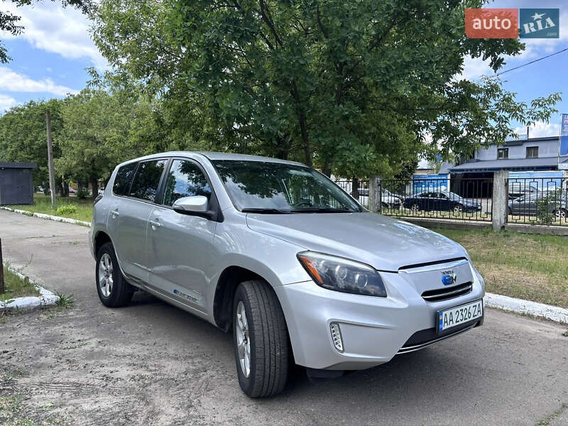Внедорожник / Кроссовер Toyota RAV4 EV 2014 в Киеве