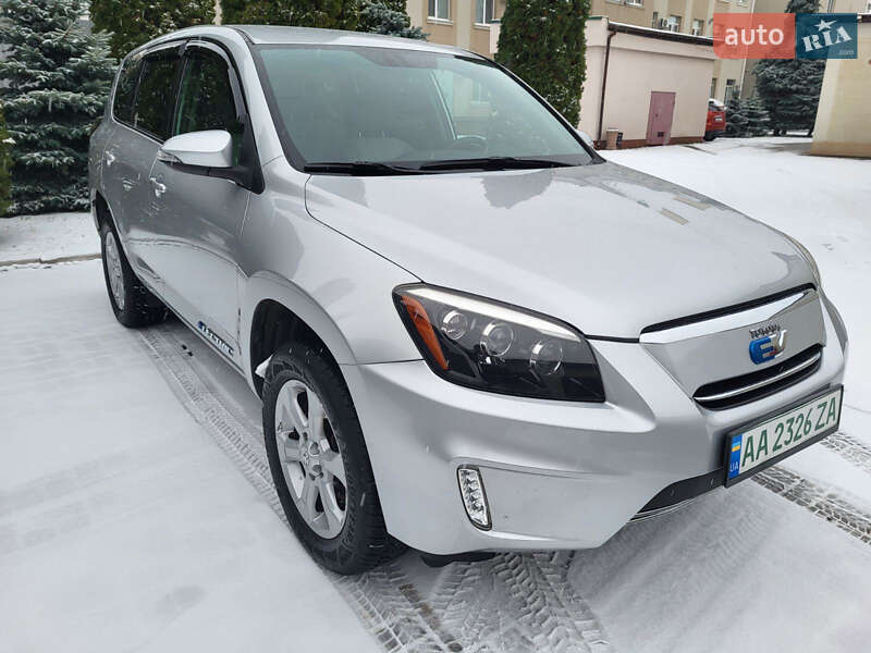 Позашляховик / Кросовер Toyota RAV4 EV 2014 в Черкасах фото 8 Позашляховик / Кросовер Toyota RAV4 EV 2014 в Черкасах