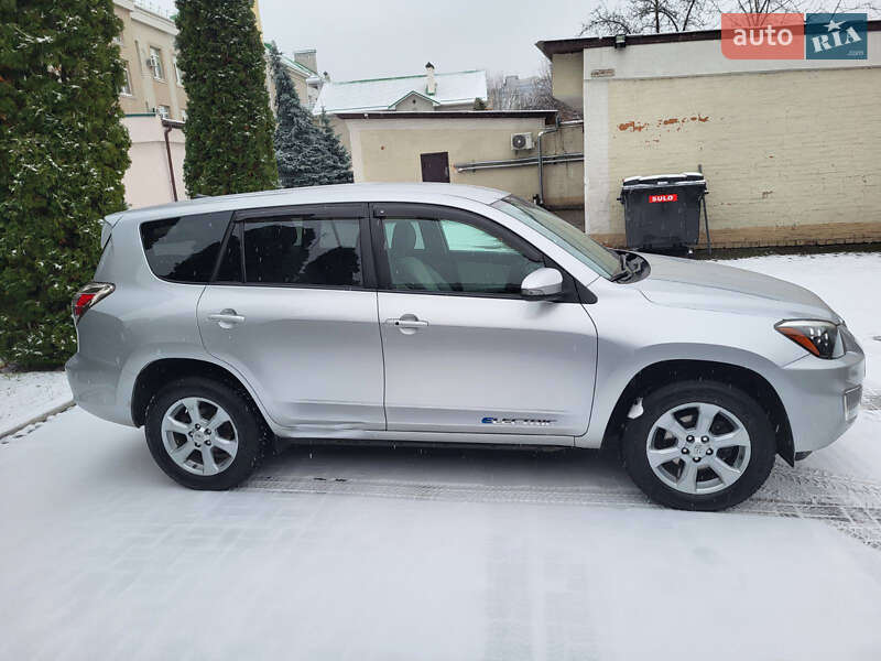 Позашляховик / Кросовер Toyota RAV4 EV 2014 в Черкасах фото 12 Позашляховик / Кросовер Toyota RAV4 EV 2014 в Черкасах