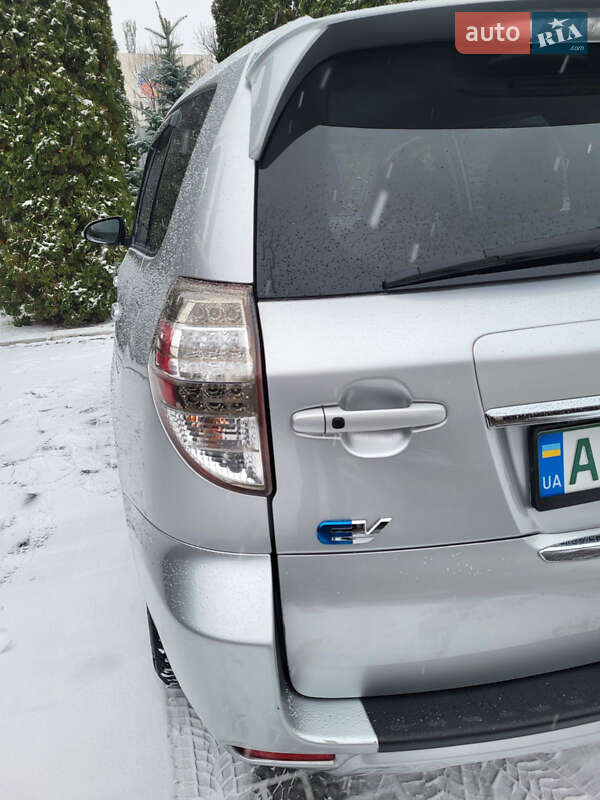 Позашляховик / Кросовер Toyota RAV4 EV 2014 в Черкасах фото 32 Позашляховик / Кросовер Toyota RAV4 EV 2014 в Черкасах