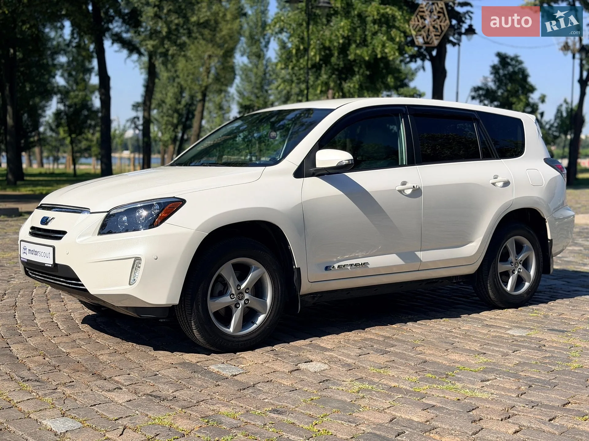 2014 Toyota RAV 4 - мініатюра 2