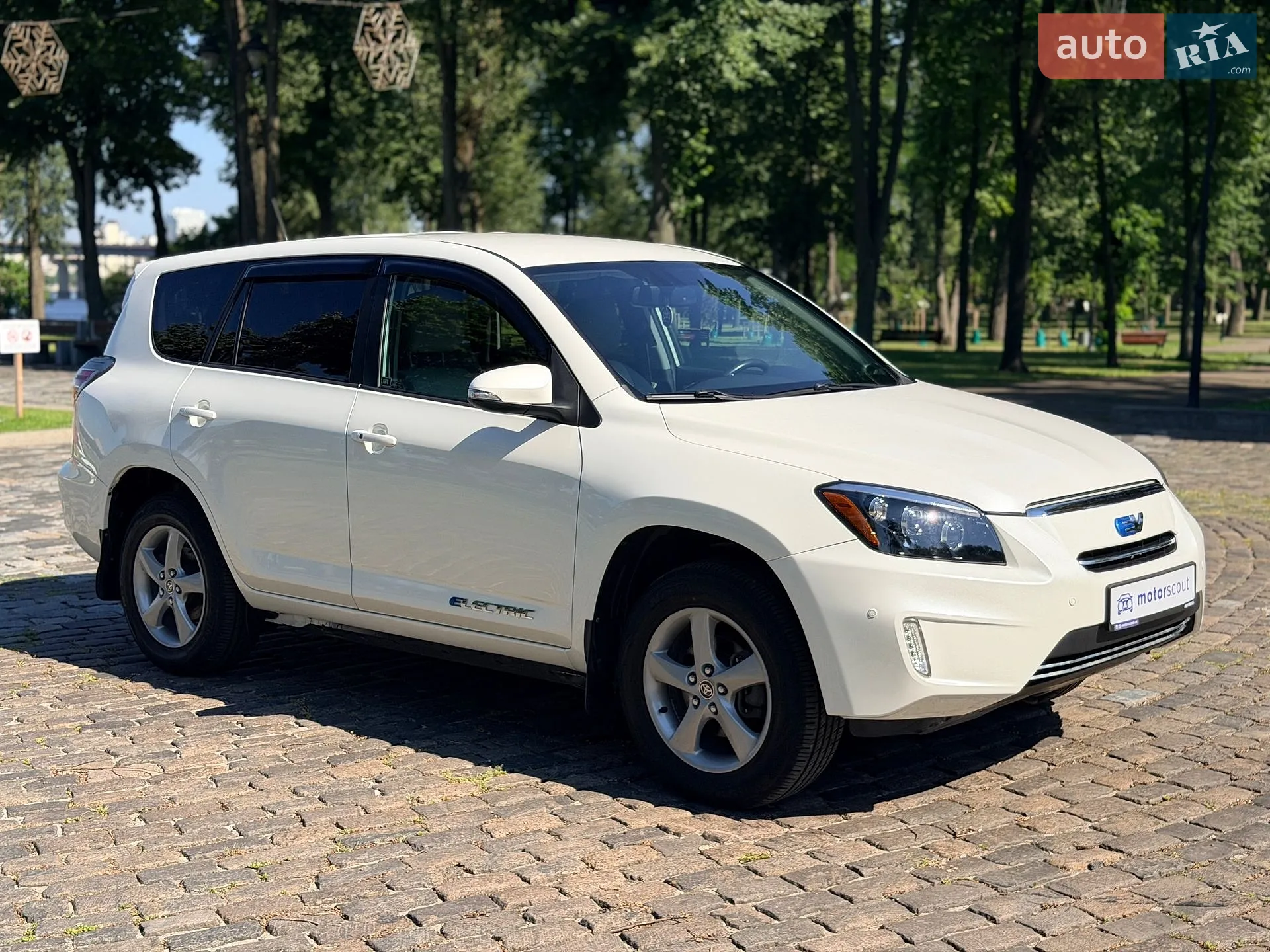2014 Toyota RAV 4 - мініатюра 9