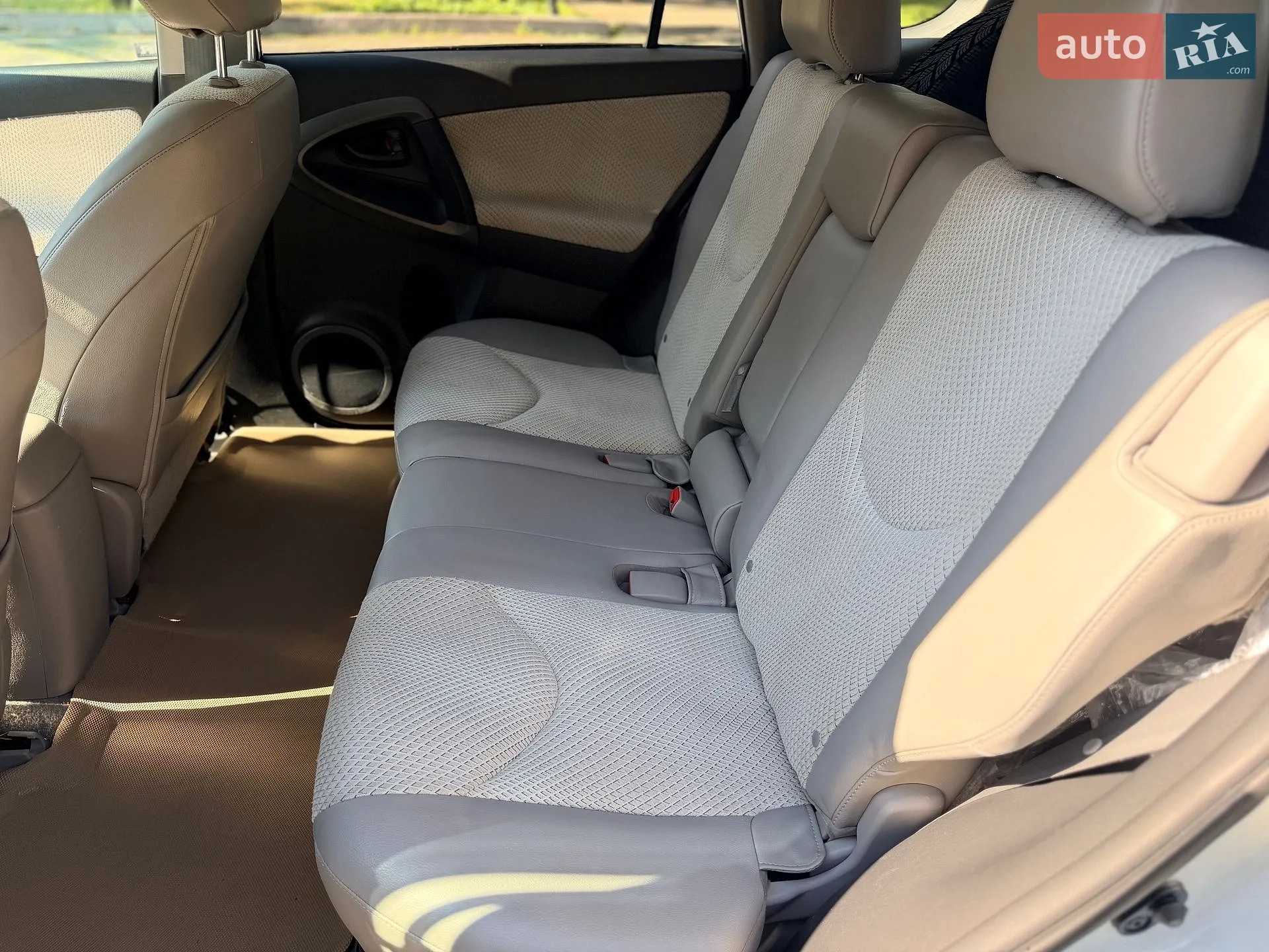 2014 Toyota RAV 4 - мініатюра 18
