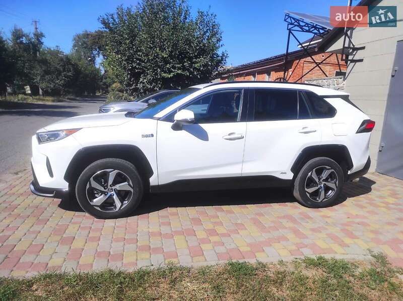 Позашляховик / Кросовер Toyota RAV4 PHEV 2021 в Лубнах