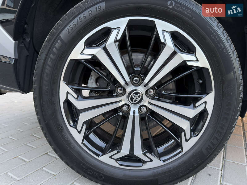 Внедорожник / Кроссовер Toyota RAV4 PHEV 2020 в Ровно