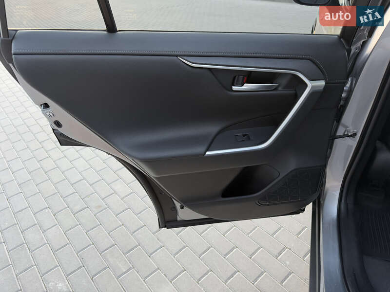 Внедорожник / Кроссовер Toyota RAV4 PHEV 2020 в Ровно