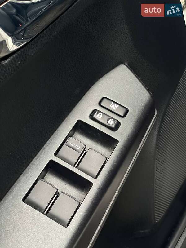 Позашляховик / Кросовер Toyota RAV4 PHEV 2016 в Києві фото 5 Позашляховик / Кросовер Toyota RAV4 PHEV 2016 в Києві