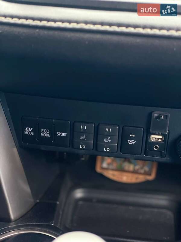 Позашляховик / Кросовер Toyota RAV4 PHEV 2016 в Києві фото 15 Позашляховик / Кросовер Toyota RAV4 PHEV 2016 в Києві