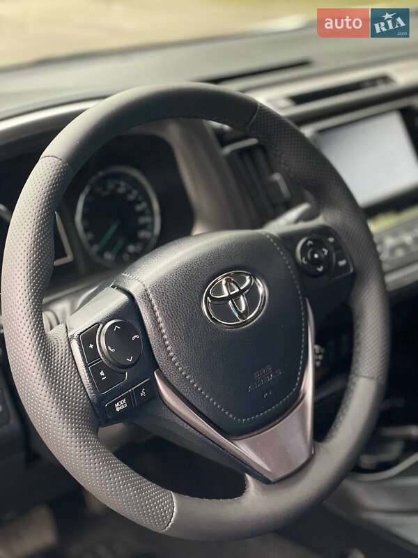 Позашляховик / Кросовер Toyota RAV4 PHEV 2016 в Києві фото 20 Позашляховик / Кросовер Toyota RAV4 PHEV 2016 в Києві