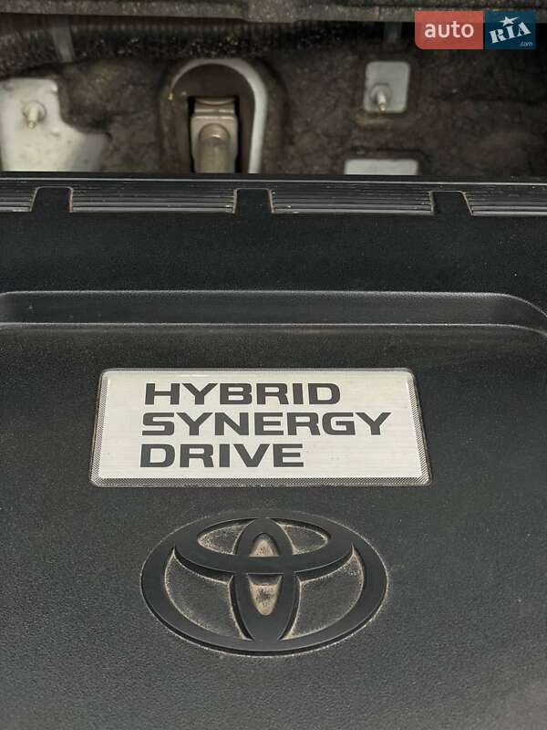 Позашляховик / Кросовер Toyota RAV4 PHEV 2016 в Києві фото 25 Позашляховик / Кросовер Toyota RAV4 PHEV 2016 в Києві