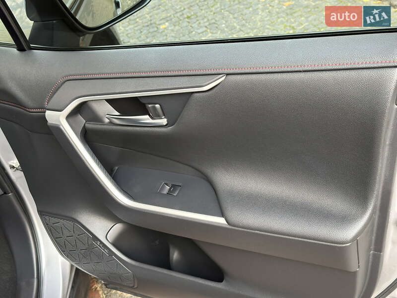 Позашляховик / Кросовер Toyota RAV4 PHEV 2023 в Києві фото 47 Позашляховик / Кросовер Toyota RAV4 PHEV 2023 в Києві