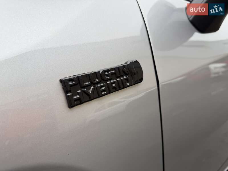 Позашляховик / Кросовер Toyota RAV4 PHEV 2024 в Києві